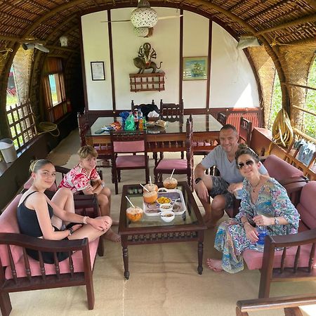 Отель Thara'S Houseboat Alappuzha Экстерьер фото
