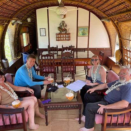 Отель Thara'S Houseboat Alappuzha Экстерьер фото