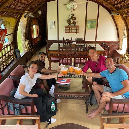 Отель Thara'S Houseboat Alappuzha Экстерьер фото