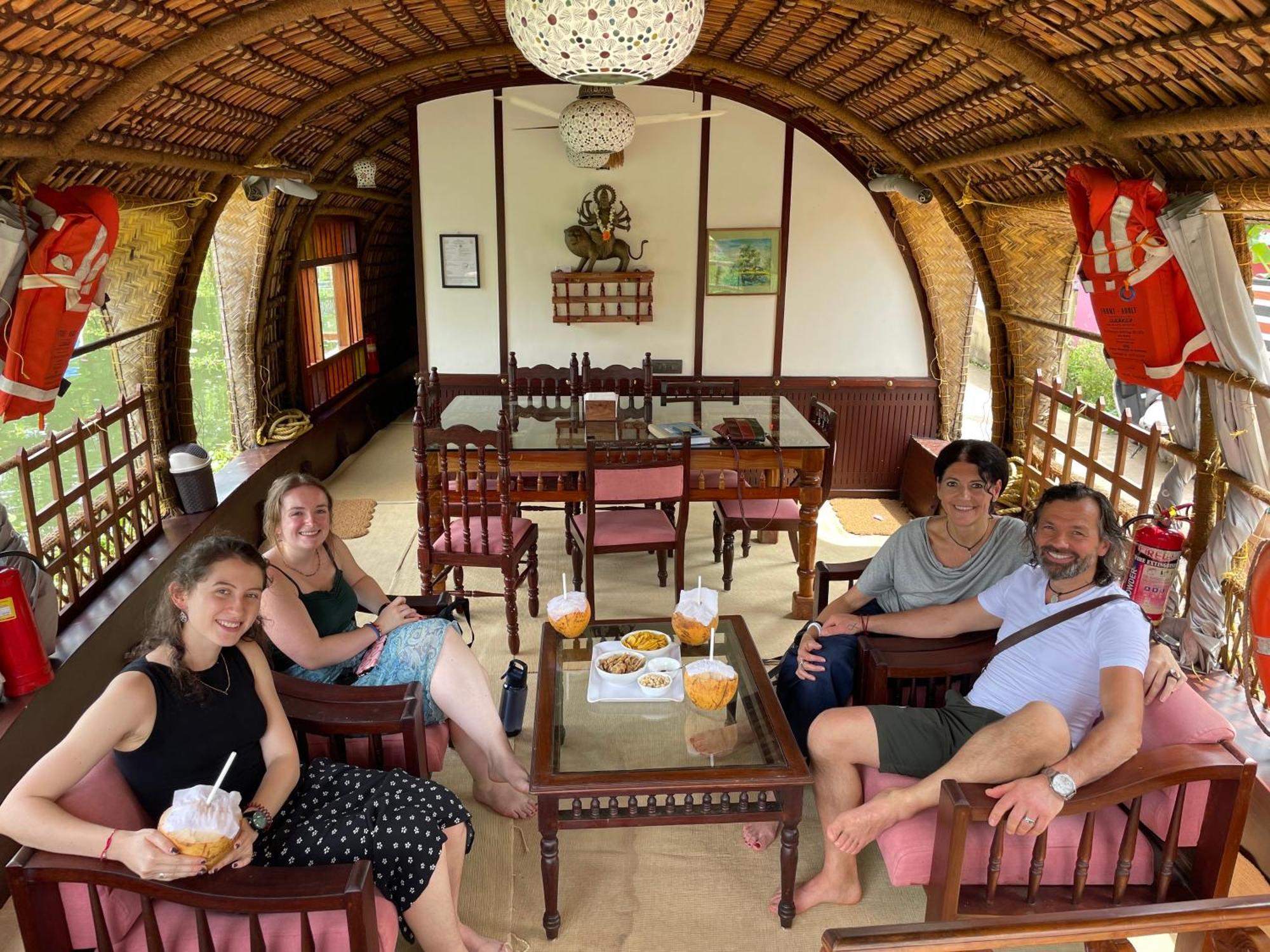 Отель Thara'S Houseboat Alappuzha Экстерьер фото