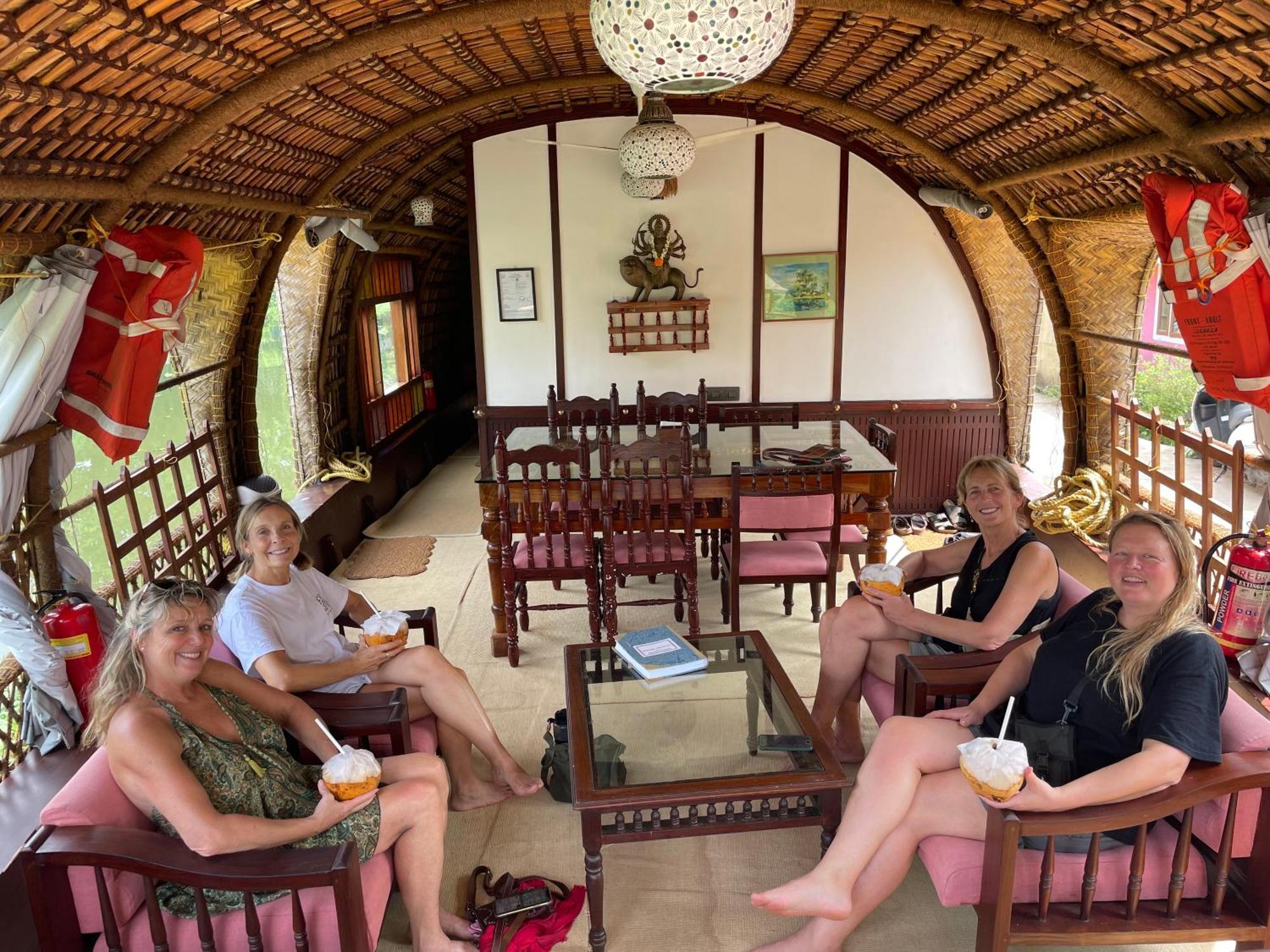 Отель Thara'S Houseboat Alappuzha Экстерьер фото
