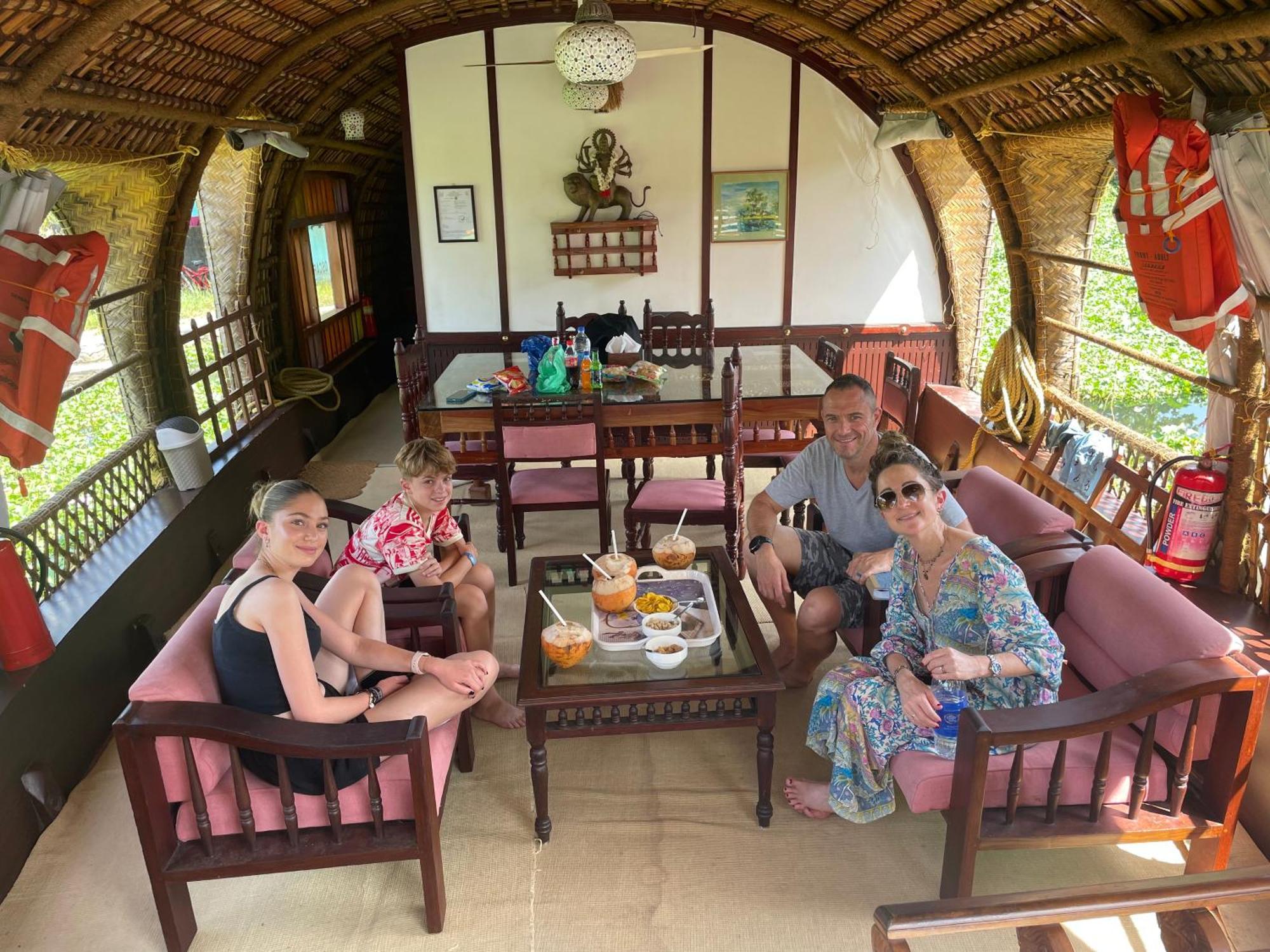 Отель Thara'S Houseboat Alappuzha Экстерьер фото