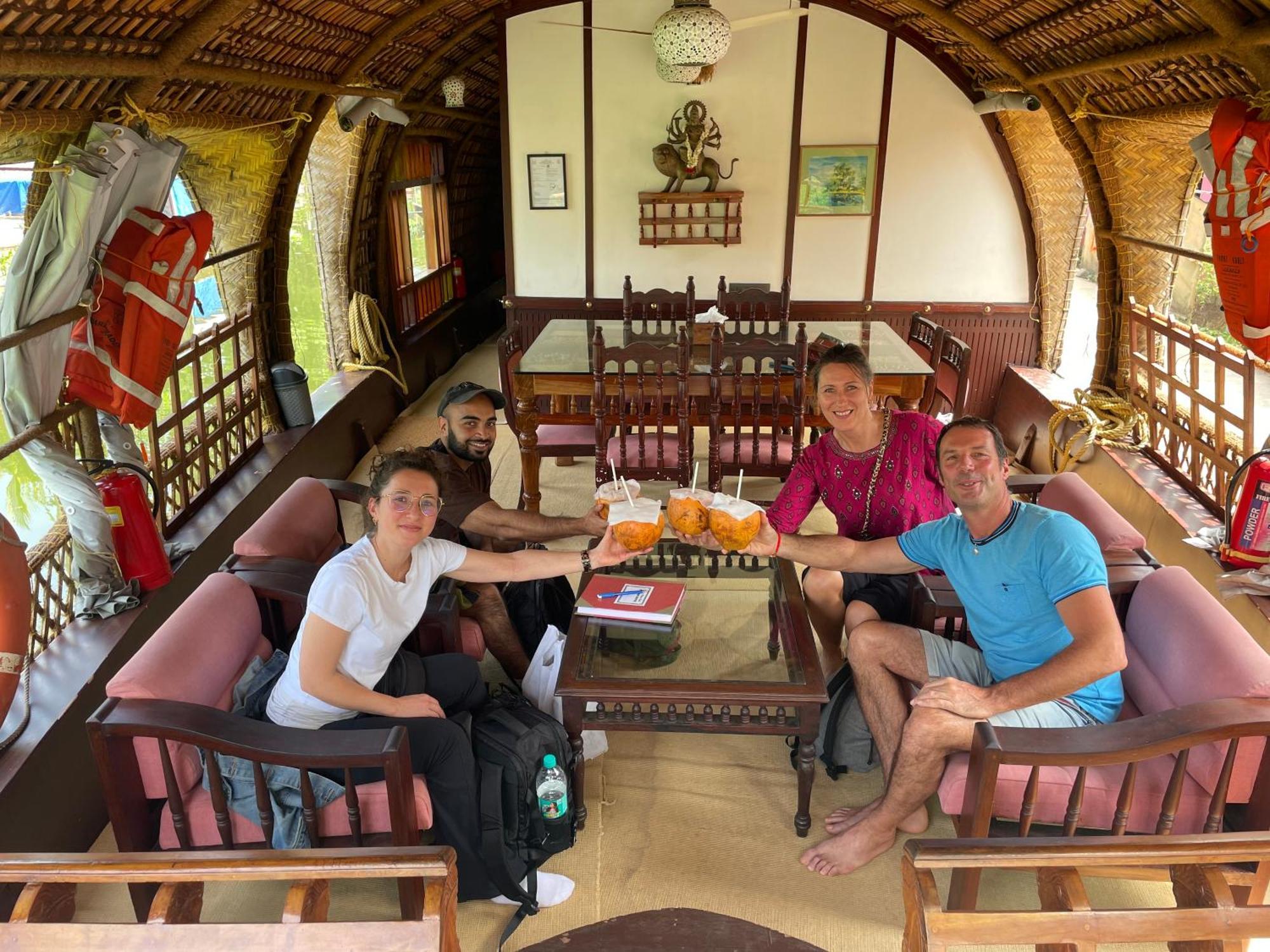 Отель Thara'S Houseboat Alappuzha Экстерьер фото